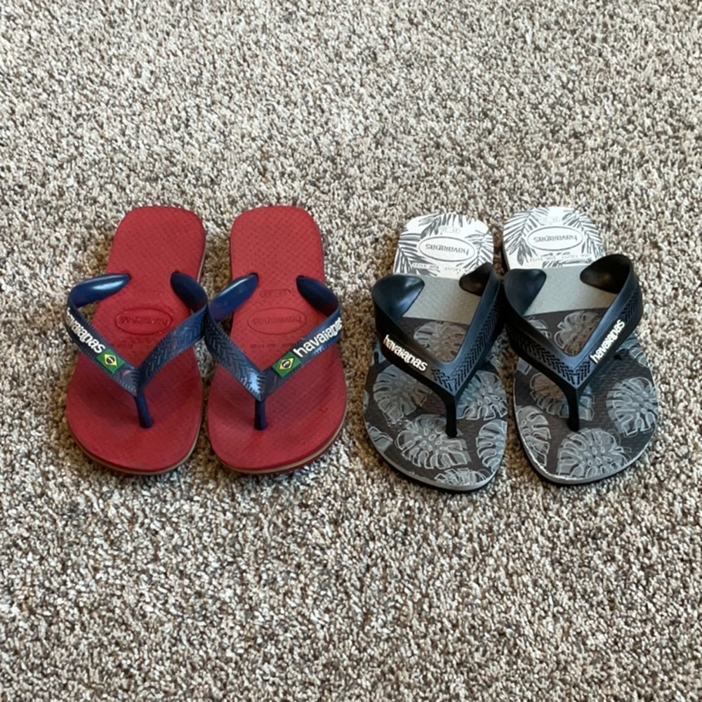 2 pairs of Havaianas kid flip-flops